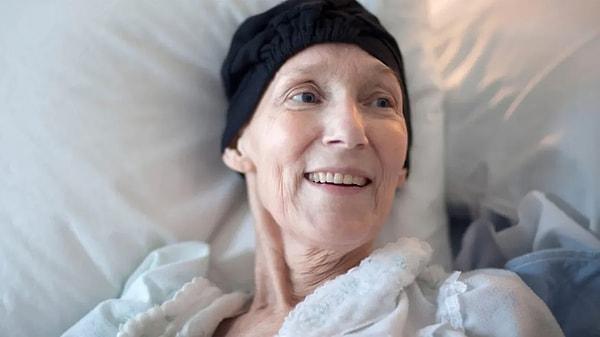 3. "70 yaşındayım. Bence de akıllı telefonlar ama şu an hayatta olmamın nedeni modern kanser tedavileri."
