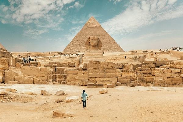 Giza Piramitleri, Antik Mısır'ın simgesi ve yıkılmaz anıtları arasındadır.