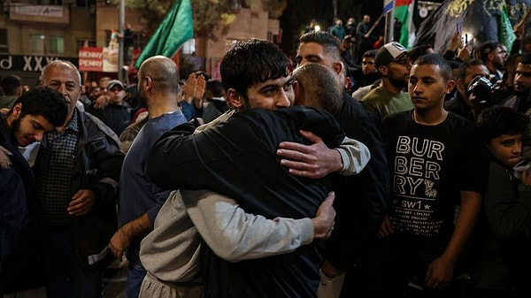 İsrail ve Hamas arasındaki geçici ateşkes devam ederken dünyadan İsrail'e karşı protestolar ve boykotlar devam ediyor.