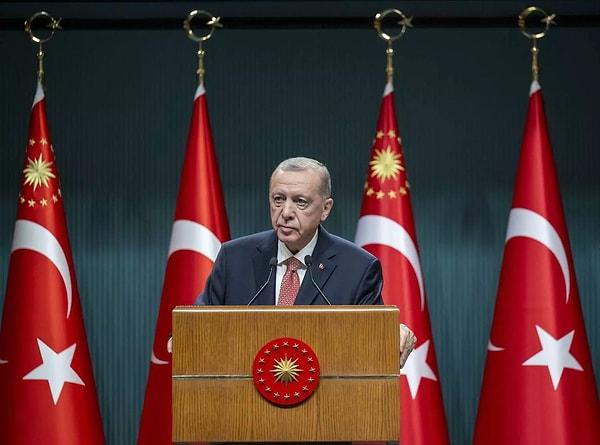 Cumhurbaşkanı Recep tayyip Erdoğan geçtiğimiz cuma günü yaptığı açıklamada, çalışmayan emeklilere verilen 5 bin TL ikramiyenin, çalışan emeklilere de verilmesi için çalışmalara başlandığını açıklamıştı.