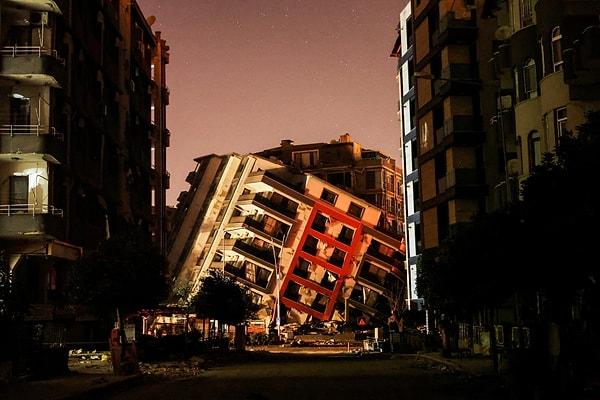 Dünyanın farklı bölgelerinden fotoğraflarla 2023 yılını özetleyen Reuters, Türkiye'den ise çarpıcı deprem fotoğraflarına yer verdi.