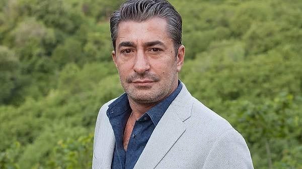 Erkan Petekkaya, OGM Pictures imzalı "Saplantı" dizisinde Önder karakterine hayat verecekti. Fakat 'Saplantı' dizisinin oyuncu kadrosundan ayrılmaya karar verdiği ortaya çıktı.