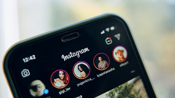 Buna karşılık Instagram'ın çatı şirketi Meta, Journal'ın testlerinin milyarlarca kullanıcıyı temsil etmediğini, bunun üretilmiş bir deneyim olduğunu iddia etti.