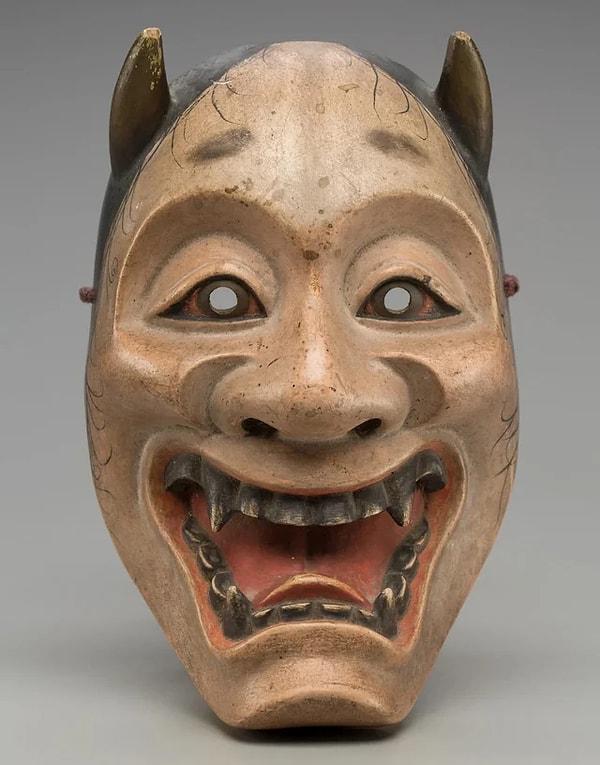 14. Kıskançlık nedeniyle iblise dönüşmenin ilk aşamalarındaki bir kadını tasvir eden Noh drama maskesi. (M.S 17. Yüzyıl)