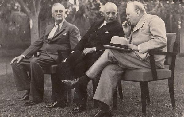 İkinci Dünya Savaşı'nın en kritik görüşmelerinden birisi 4-6 Aralık 1943 tarihlerinde Mısır'ın başkenti Kahire'de düzenlendi. 80 yıl önce bugün başlayan konferansa Amerika Birleşik Devletleri'nden Başkan Roosevelt, Birleşik Krallık'tan Başbakan Churchill ve Türkiye'den Cumhurbaşkanı İnönü katıldı.
