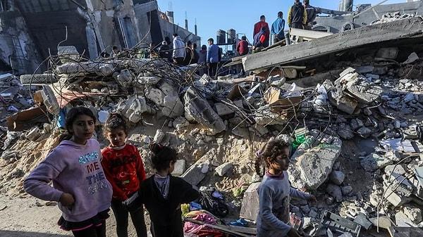 Filistin resmi haber ajansı WAFA, İsrail'in Gazze'nin Darac Mahallesi'nde iki okula saldırdığını duyurdu.