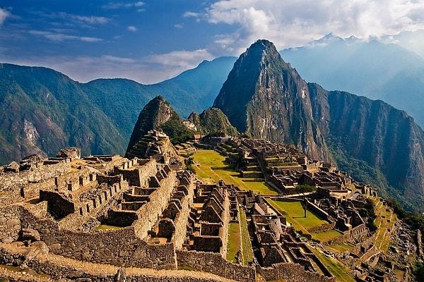 6. Güney Amerika'da İnkalar tarafından inşa edilen ve And Dağları'nda bulunan antik şehrin adı nedir?