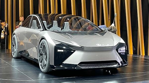 Japonya merkezli dev marka, "Future Zero-Emission Catalyst" ya da daha kısa adıyla LF-ZC ismini verdiği yeni elektrikli otomobil konseptini dünya çapında sergiledi.