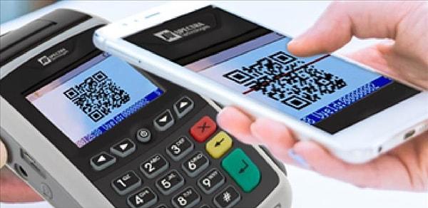 “Bazı yabancılar teknolojiyi kullanma şeklimizi şaşırtıcı buluyor. Örneğin tüm ödemeleri QR kodlarını tarayarak yapabilirsiniz. Kredi kartı göstermenize gerek yok.”