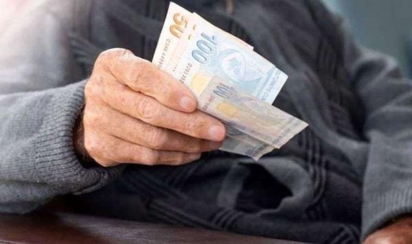 2023 yılı ikinci 6 ayındaki enflasyon farkı olan yüzde 37,57 oranında zamma ek olarak emekliler, Cumhurbaşkanı Erdoğan'ın açıkladığı ek yüzde 5 zammı bekliyor. Ocak ayındaki maaşlarını zamsız alan emeklilerde memur emeklileri yüzde 49,25 olan zam farkını bu ay bitmeden alacak.