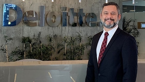 Deloitte Türkiye Danışmanlık Lideri Hakan Göl ise kurumların uyguladıkları paketlerde akıl sağlığı desteğinin ağırlıklı beyaz yakaya yönelik olduğunu sonuçlarda çıkan mavi yaka mutsuzluğunun da gündeme alınması gerektiğini açıkladı.