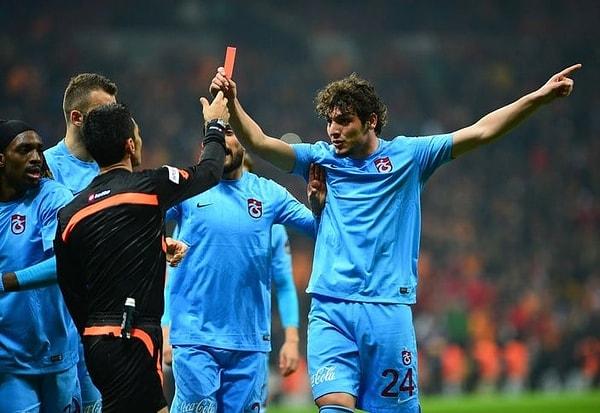 2. 2016 yılında Trabzonsporlu Salih Dursun, hakem Deniz Bitzel'in düşürdüğü kırmızı kartı alıp kendisine gösterdikten sonra sahadan atıldı.