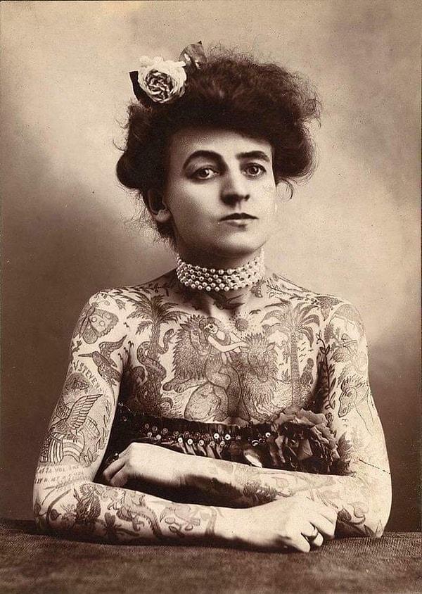 10. Amerika'nın bilinen ilk kadın dövme sanatçısı Maud Wagner. (1907)