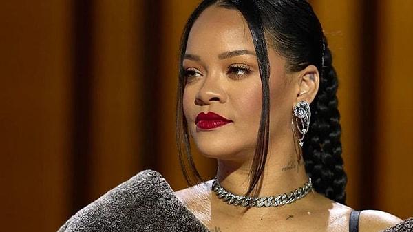 Son dönemde üçüncü hamileliğiyle defalarca kez gündeme gelen Rihanna, hamilelik pozlarıyla epey konuşulur oldu.