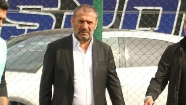 “Tuzlaspor Başkanı alacaklı olan futbolcuyu çağırıyor, Florya'daki yerine.”