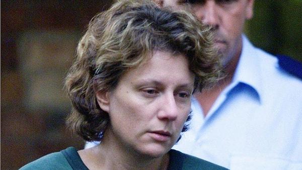 Kathleen Folbigg, 1989 ile 1999 yılları arasında 2 yaşından küçük dört çocuğunu da öldürdüğü gerekçesiyle tutuklanmış ve 25 yıl hapis cezasına çarptırılmıştı.