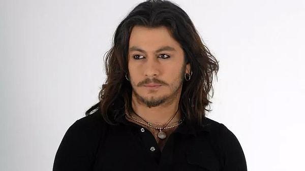 Türk rock müziğinin efsane isimlerinden Barış Akarsu, bildiğiniz üzere genç yaşta hayatını kaybetmişti.