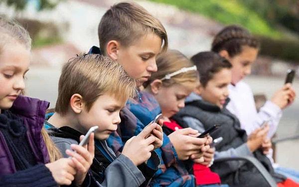 Yapılacak bu görüşmeler sonucunda 16 yaş altı çocukların sosyal medya kullanımının yasaklanıp yasaklanmayacağına dair nihai bir karar verilecek.