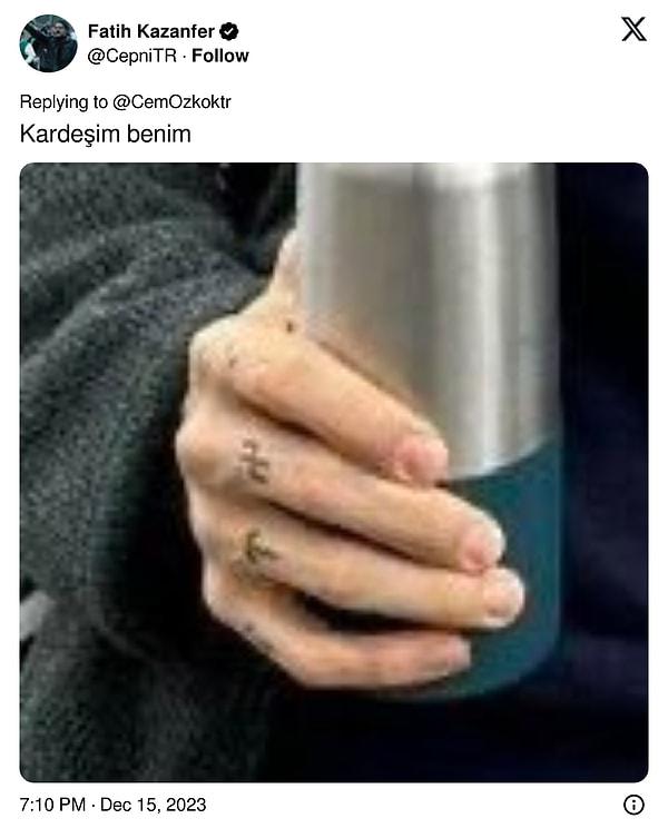 Özkök'ün parmaklarındaki dövmenin önce Göktürk alfabesi ile yazılmış "Türk" olduğu düşünüldü, ancak "Arzu" yazdığını söyleyenler de oldu.