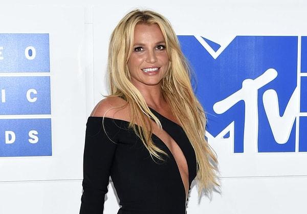 9. "Britney Spears'ın hayatını mahveden vasilik olayı daha önce de konuşulsa da medya hiç önem vermemişti."
