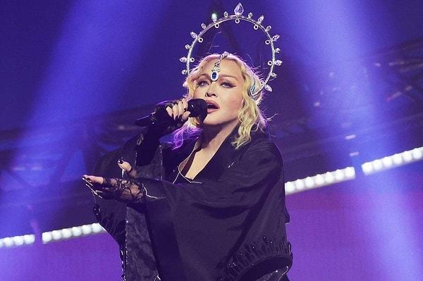 40 yılı aşkın bir süredir dünya çapında pop müziğine yön veren Madonna bu yılın başlarında yaşadığı bakteriyel enfeksiyondan kaynaklanan ciddi sağlık sorunuyla tüm sevenlerini korkutmuştu.