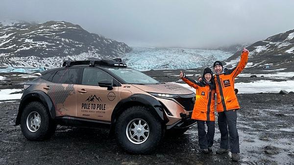 Maceracı çift, tamamen elektrikli bir araç ile Kuzey Kutbu'ndan Güney Kutbu'na seyahat etmeyi başaran ilk kişiler olarak tarihe geçti.