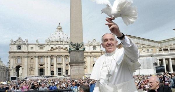 Katolikleri ikiye bölen karar: Vatikan'ın daha kapsayıcı olma çabasını yansıtıyor!