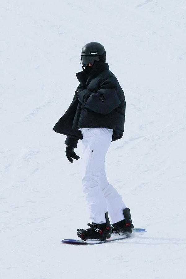 Jenner, Shaun kayak yaparken Justin Bieber'ın da arkadan bağırdığı hikayeleri kendi Instagram hesabında paylaştı.
