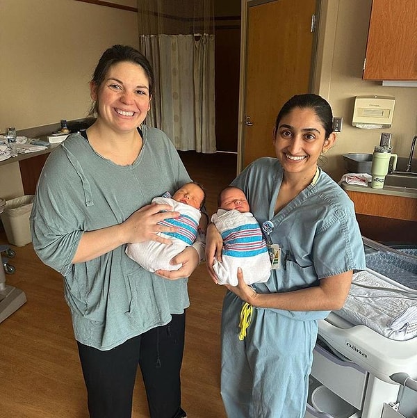 Hamileliğin ilk gününden itibaren sosyal medyada paylaşımlar yapan Kelsey'in doğumu 20 saat sürdü.
