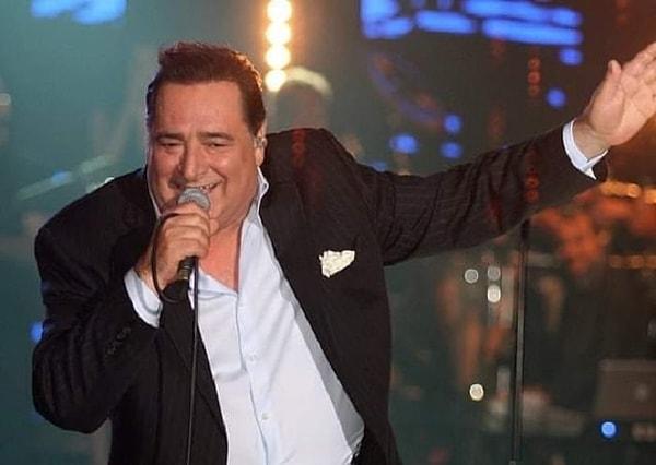 Yunanistan'ın en ünlü laiko şarkıcılarından biri olan Vasilis Karras, 24 Aralık günü yakalandığı Covid-19 yüzünden 70 yaşında hayatını kaybetti.