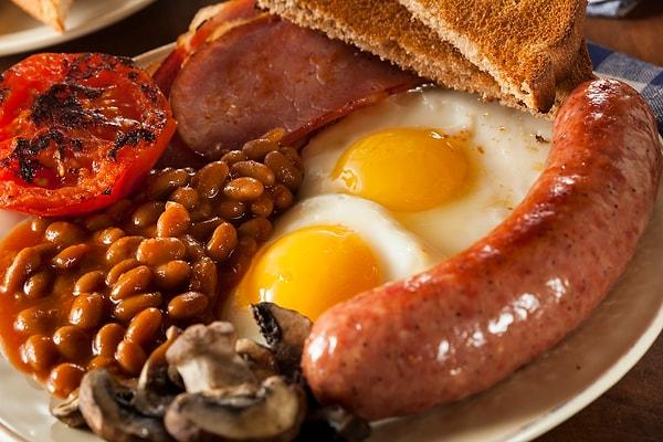 6. Güne başlamak için bol kokulu bir İngiliz kahvaltısına ne dersin?