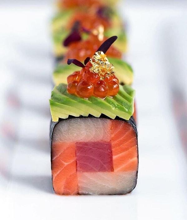 2. Mükemmel durduğu için yemeye kıyamayacağınız sushi.