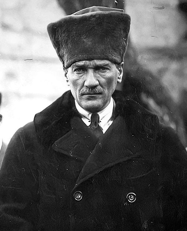 Suudi Arabistan yetkililerinin Atatürk konusunda yapmış olduğu uygulamaya ilk tepki İrfan Can Kahveci'den geldi.