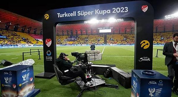 Fenerbahçe ile Galatasaray arasında Suudi Arabistan’da oynanacak Süper Kupa mücadelesi büyük krize neden olmuş ve iki takım da maça çıkmayarak yurda dönmüştü.