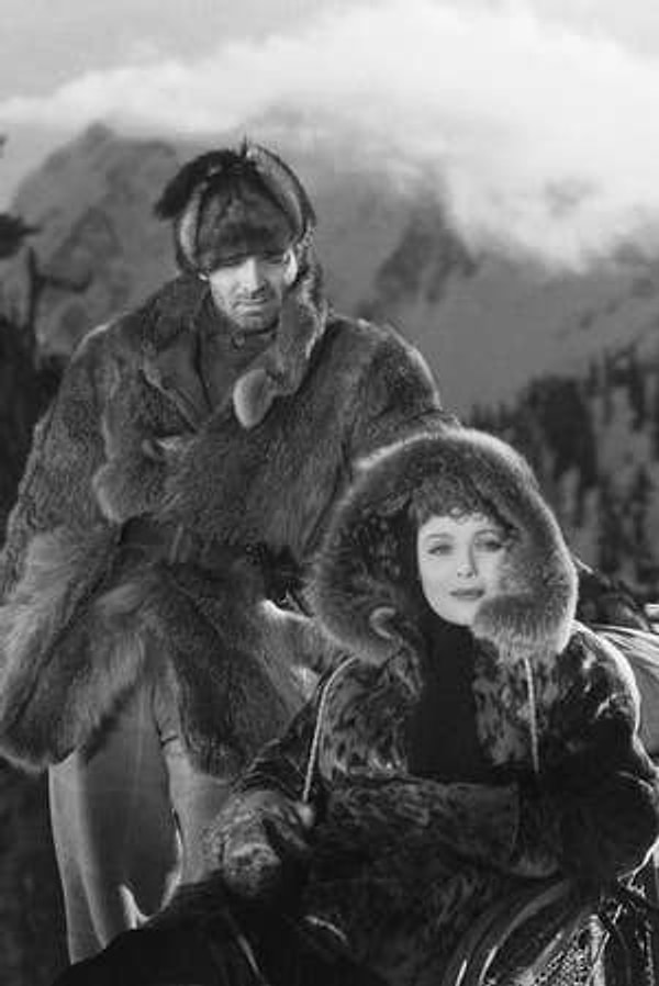 3. Loretta Young, Clark Gable'ın babası olduğu bir kız çocuğunu gizlice doğurdu, bebeği bir yetimhaneye yerleştirdi ve daha sonra onu evlat edindi.