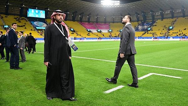 Suudi Arabistan destekli organizasyon şirketi Riyadh Season, maçın düzenlenmesi için; TFF, Galatasaray ve Fenerbahçe'ye verilen paralarla birlikte tazminat talep ediyor.  Haberin devamında söz konusu paranın Suudiler'e iade edileceğinin kesin olduğu vurgulandı.