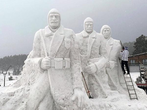 Buzdan heykeller 109. Yıl anma etkinliklerine yetiştirildi.