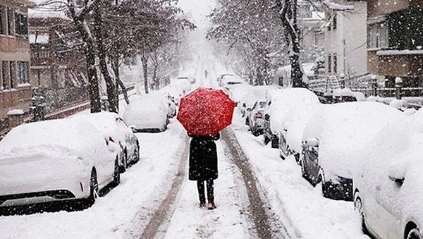 Meteoroloji Genel Müdürlüğü'nün son hava durumu değerlendirmelerine göre salı gününden itibaren hava sıcaklıklarındaki azalmayla birlikte, yağmur, zamanla Trakya‘da ve İstanbul’da karla karışık yağmur görülecek.