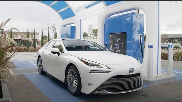 Şirket, 2025 yılına kadar 200 bin yakıt hücresiyle çalışan aracı piyasaya sürmeyi planlıyor.