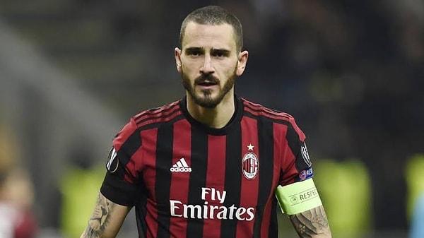 Juventus'tan Milan'a 42 milyon Euro bedelle 2017 yılında transfer edilen İtalyan savunmacı, 2018 yılında 35 milyon Euro bonservis bedeliyle Juventus'a geri dönmüştü.