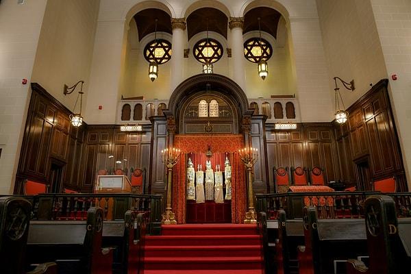 Geçtiğimiz Pazartesi günü Brooklyn'deki bir sinagogda yasadışı olarak kazılan tünelin ortaya çıkması üzerine dünya gündemine oturdu.
