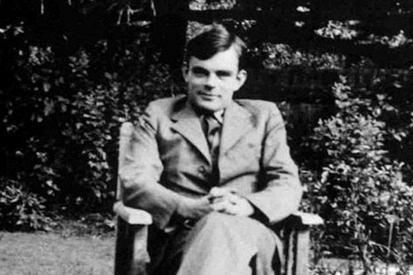 6. Alan Turing adlı bilim insanı hangi alanda önemli katkılarda bulunmuştur?