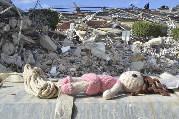 Birçok ülkeyle beraber Türkiye'den de küçük çocukların kaçırdığı iddiası ülke gündemine bomba gibi düştü. Akıllara ilk gelen ise, 6 Şubat depremi sonrası kaybolduğu iddia edilen çocuklar oldu.