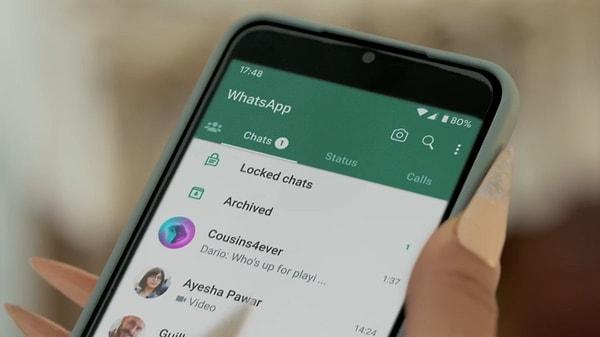 WhatsApp, yeni çıkartma oluşturucu özelliğinin iOS 17 veya daha yeni sürümleri kullanan kullanıcılar için yakın zamanda etkinleştirileceğini duyurdu ancak bu özelliğin Android cihazlara ne zaman geleceği henüz belirsiz.