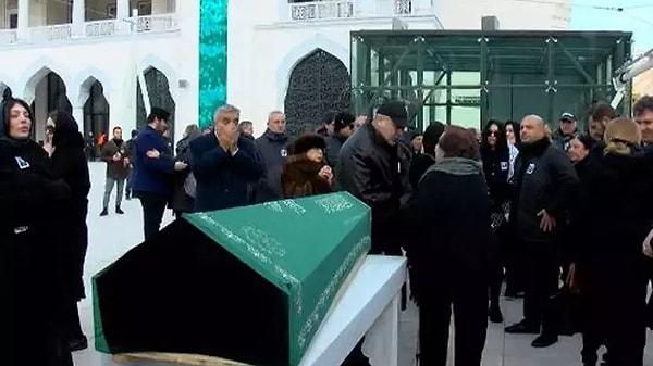 Eymür'ün cenazesi bugün İstanbul'da Beşiktaş Barbaros Hayrettin Paşa Camisi’nden kaldırıldı.