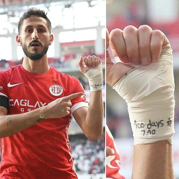 Süper Lig'in 20'nci haftasında dün akşam oynanan Antalyaspor- Trabzonspor maçında ev sahibi ekibin İsrailli futbolcusu Sagiv Jehezkel, attığı golün ardından yaptığı sevinçle gündem oldu.