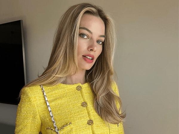 Now, for the main event: the lovely actress Margot Robbie seems to have realized that she's been too much in the limelight, especially with the Barbie concept.