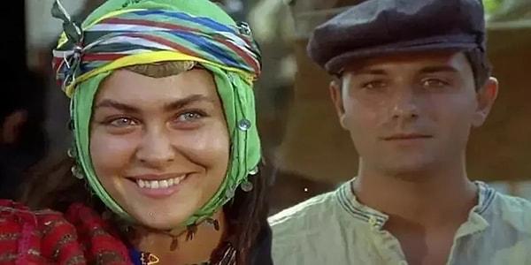 1990 yapımı olan 'Hasan Boğuldu' filminde Hülya Avşar 'Emine' ve Dümer ise 'Hasan' karakterini canlandırmıştı. Film hakkında konuşurken Dümer, Avşar hakkında kimsenin duymadığı bir itirafta bulundu.
