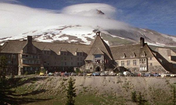 5. The Shining (1980)- Overlook Otel