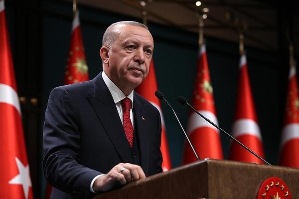 Cumhurbaşkanlığı Külliyesi'nde gerçekleşen Kabine Toplantısı sonrası gündemdeki konulara ilişkin değerlendirmelerde bulunan Cumhurbaşkanı Erdoğan merakla beklenen emekli zammını açıkladı.